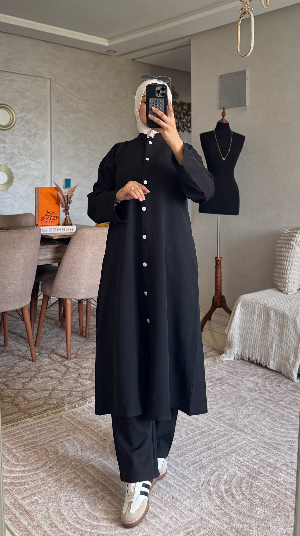 Ensemble femme à tunique longue boutonnée et pantalon ample — Bleu marine