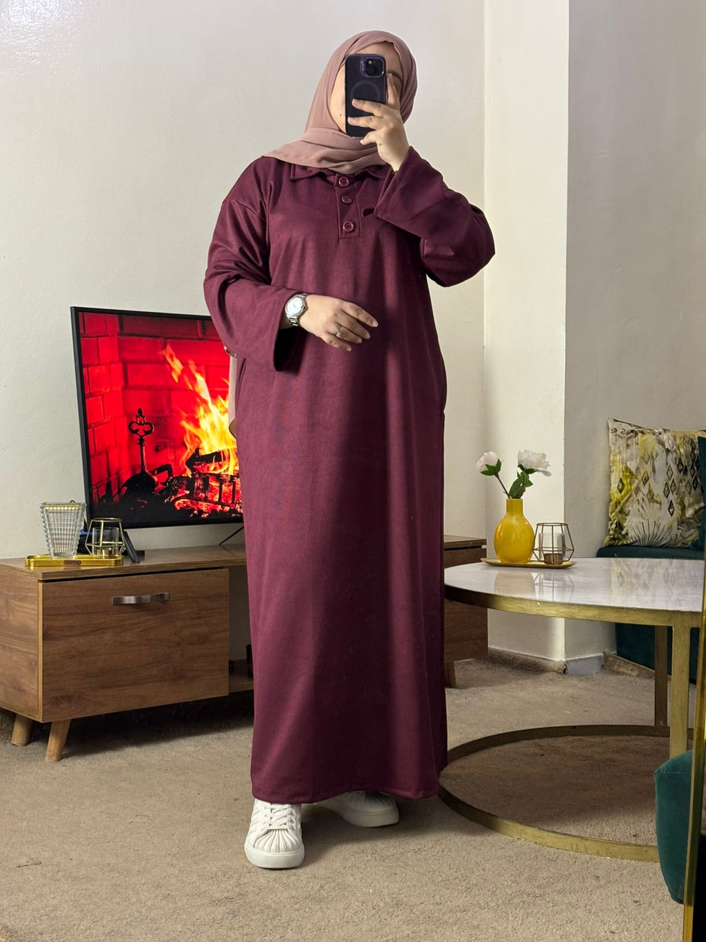 Robe longue en velours côtelé à col polo boutonné — Bordeaux