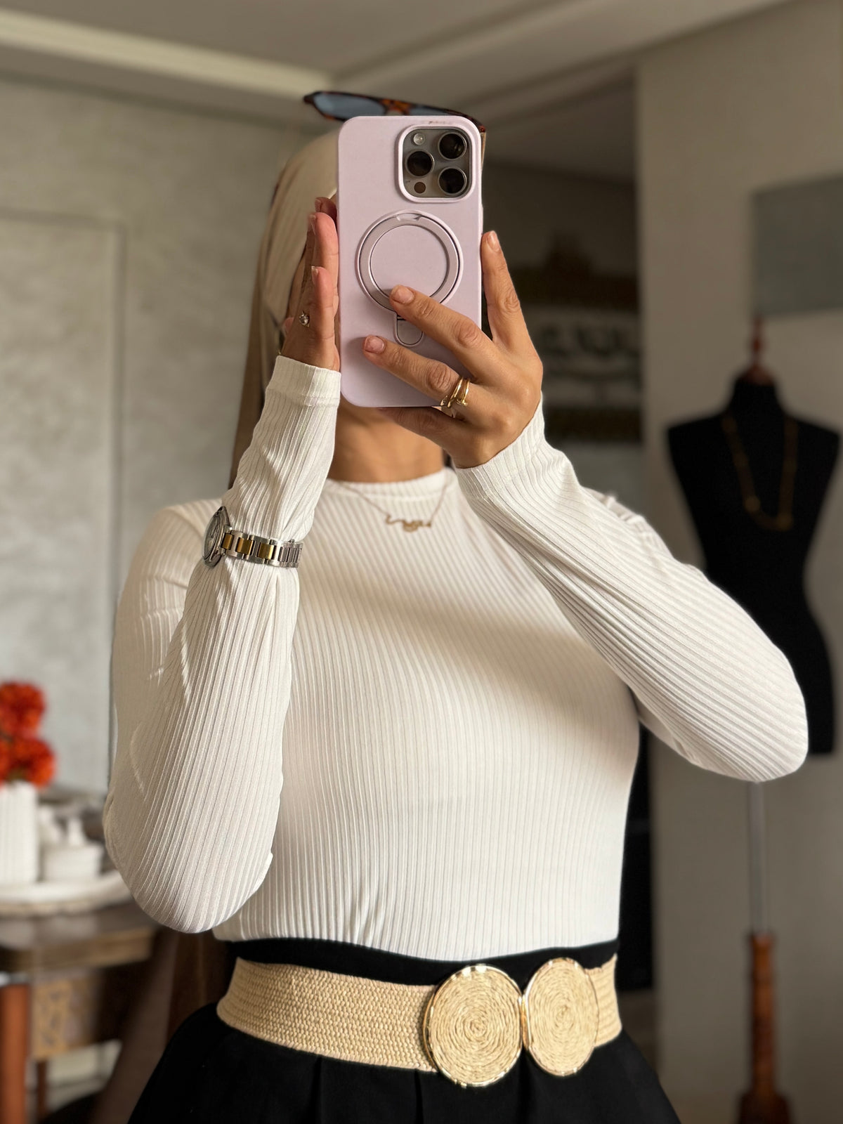 Lot de trois pulls femme beige noir et blanc — 