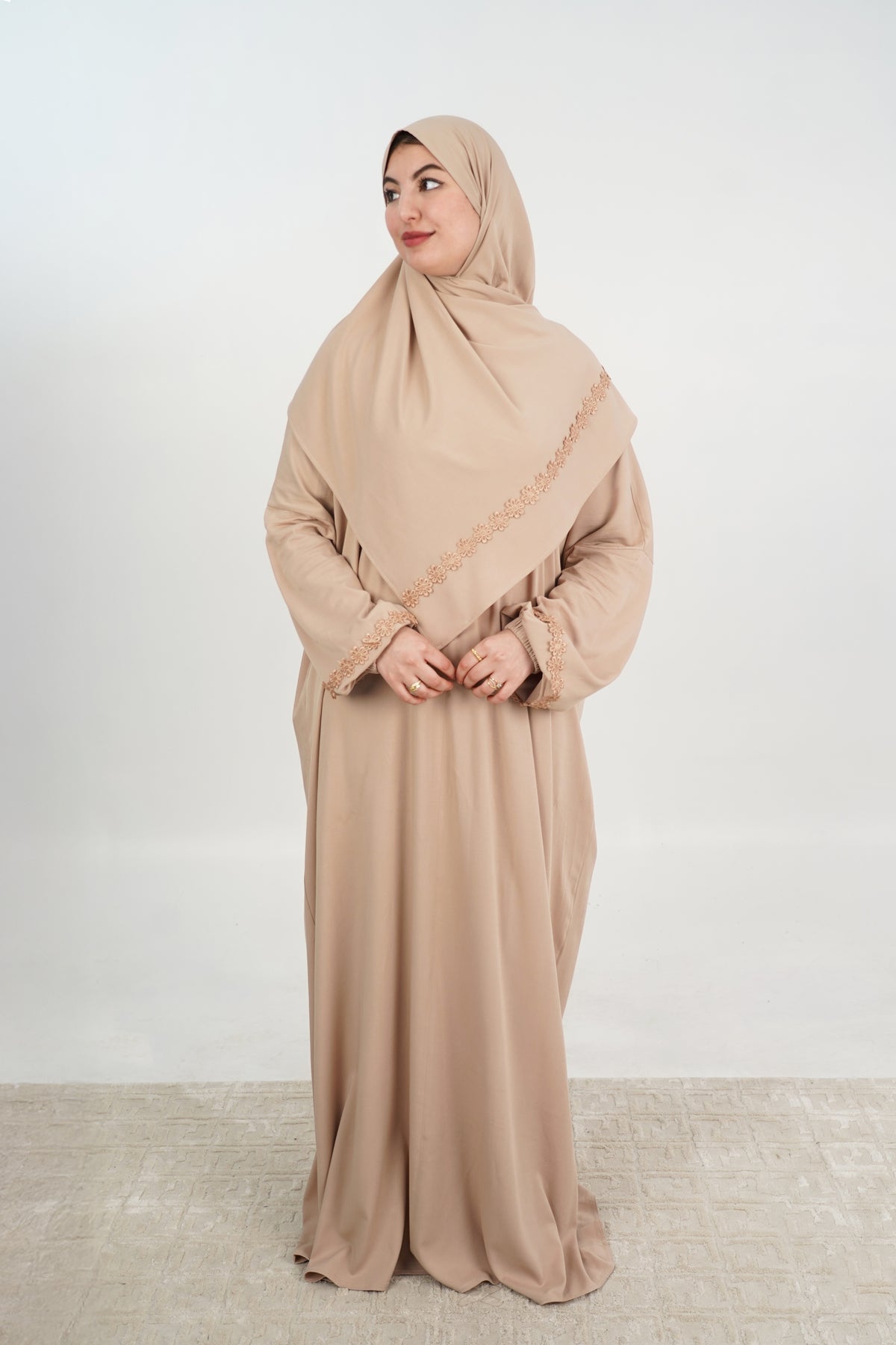 Abaya de prière longue avec voile intégré — Beige