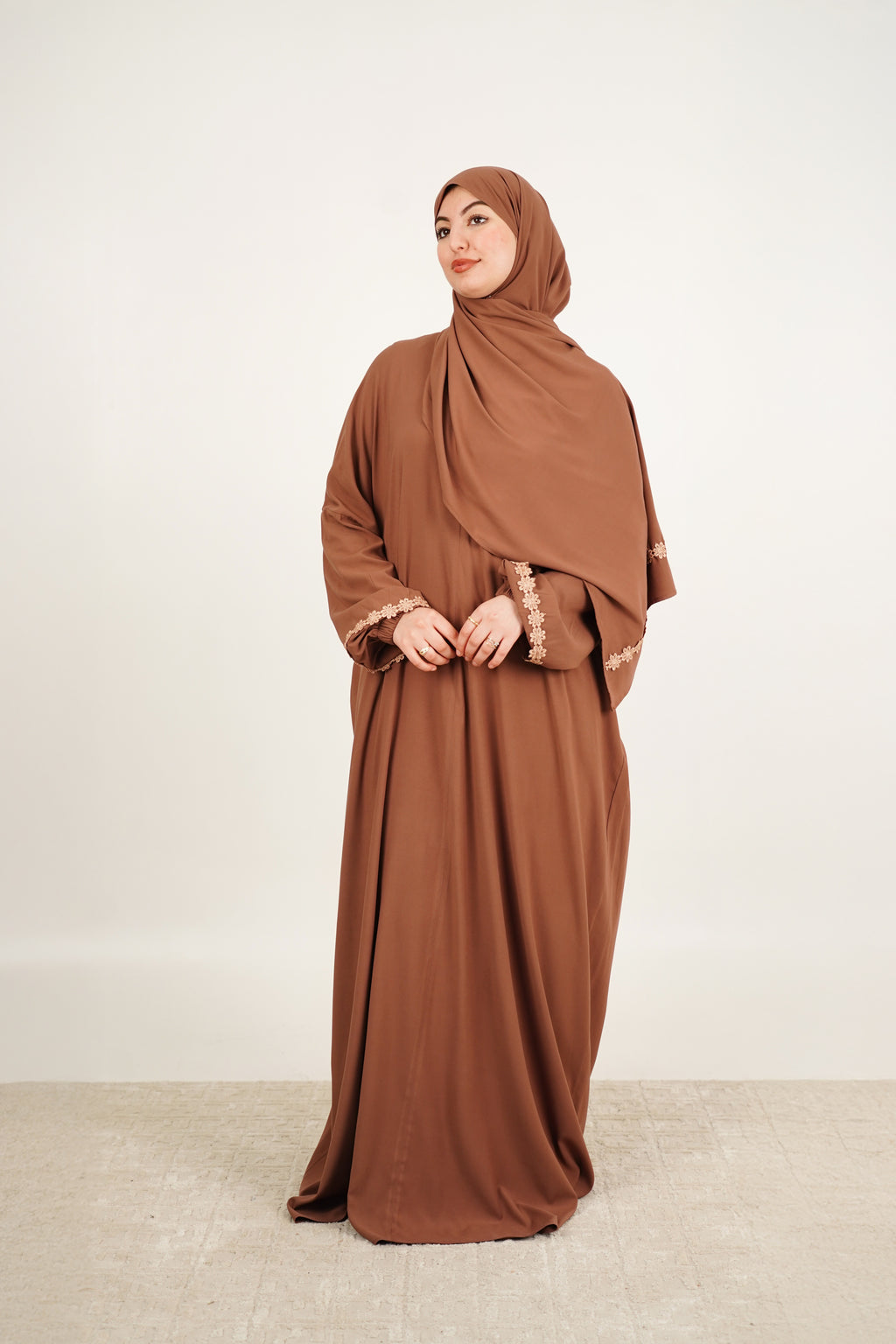 Abaya de prière longue avec voile intégré — Marron Foncé
