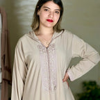 Djellaba Hmaouia en crêpe Rosa à broderie ton sur ton – Modèle 1 – Vue 1
