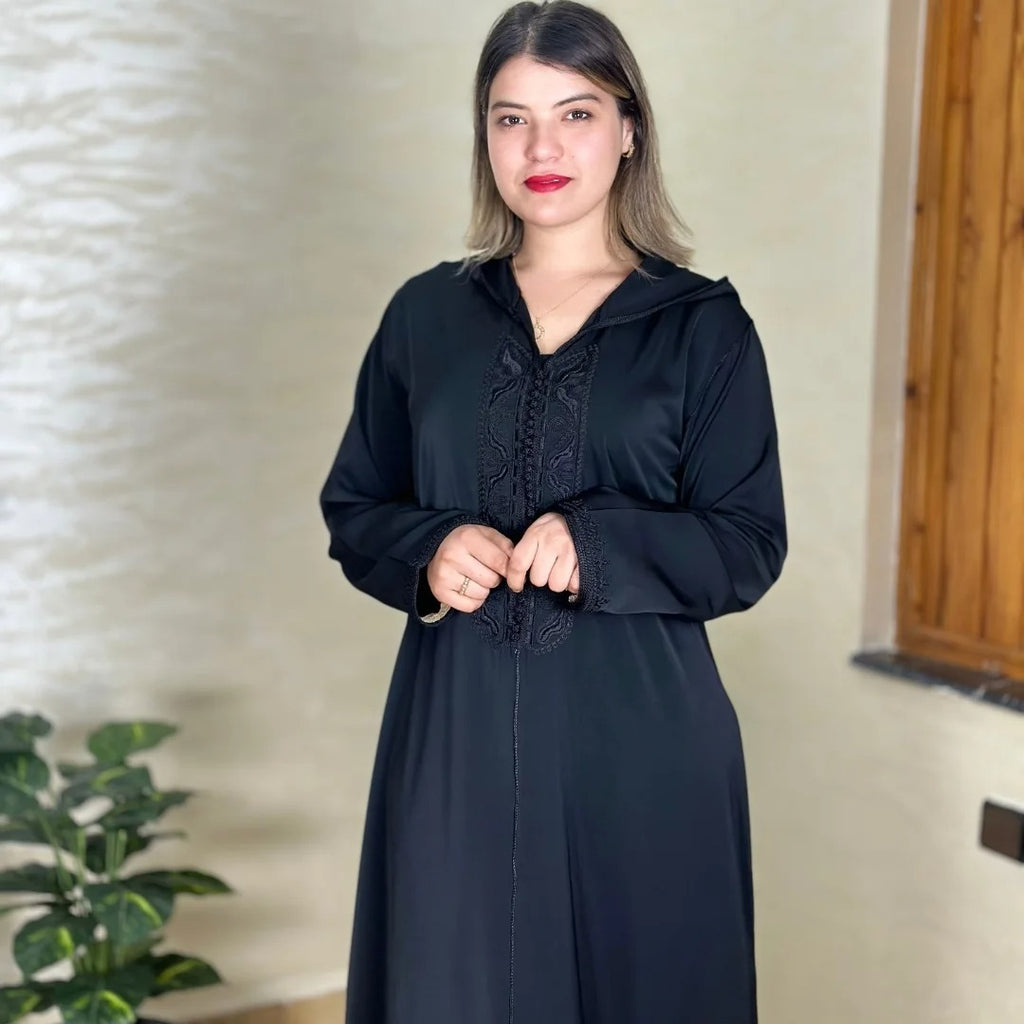 Djellaba Hmaouia en crêpe Rosa à broderie ton sur ton – Modèle 1 – Vue 4
