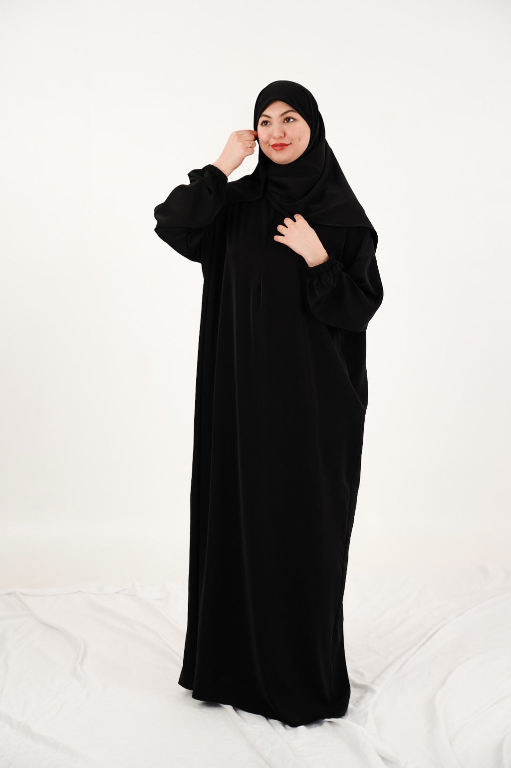 Abaya longue fluide avec foulard assorti — Noir