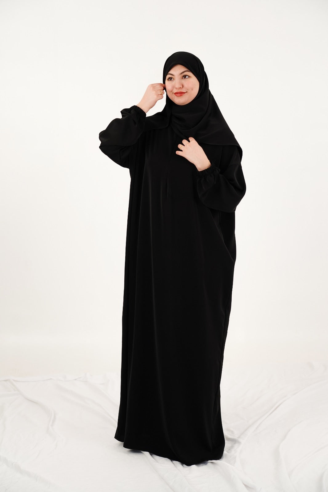 Abaya longue fluide avec foulard assorti — Noir