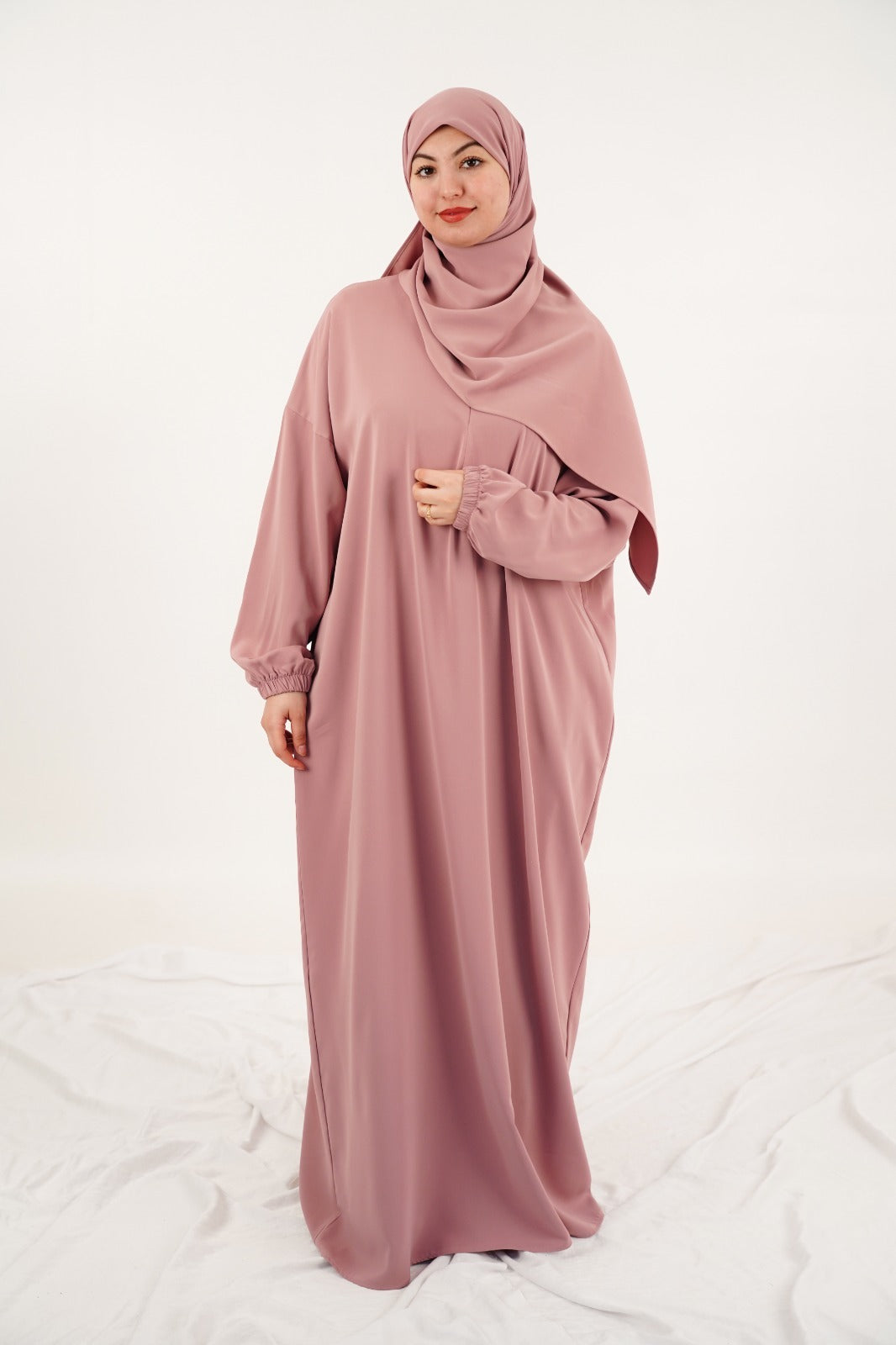 Abaya longue fluide avec foulard assorti — Rose poudré