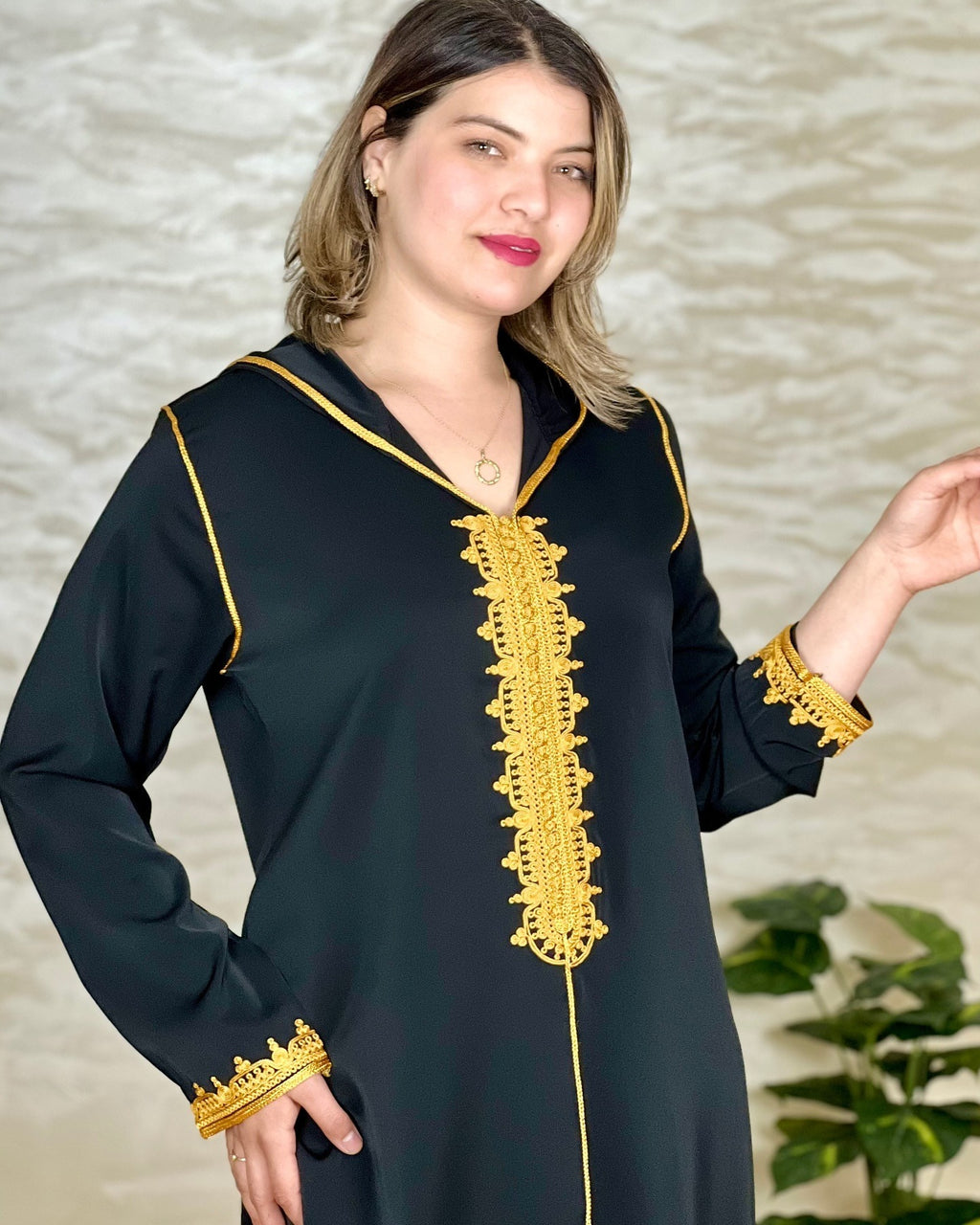 Djellaba marocaine en crêpe Rosa à broderies – Modèle S – Vue 3