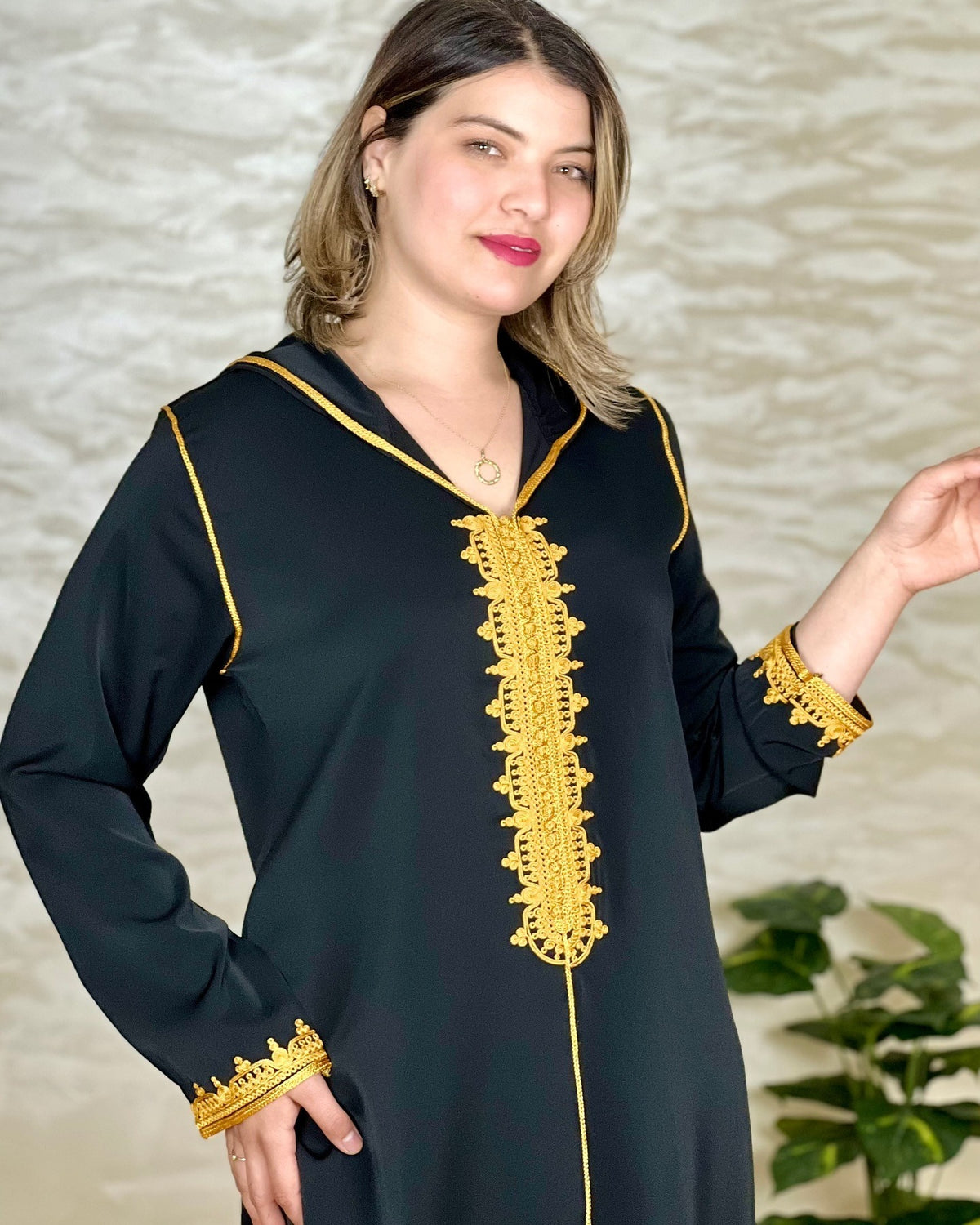 Djellaba marocaine en crêpe Rosa à broderies – Modèle S – Vue 3