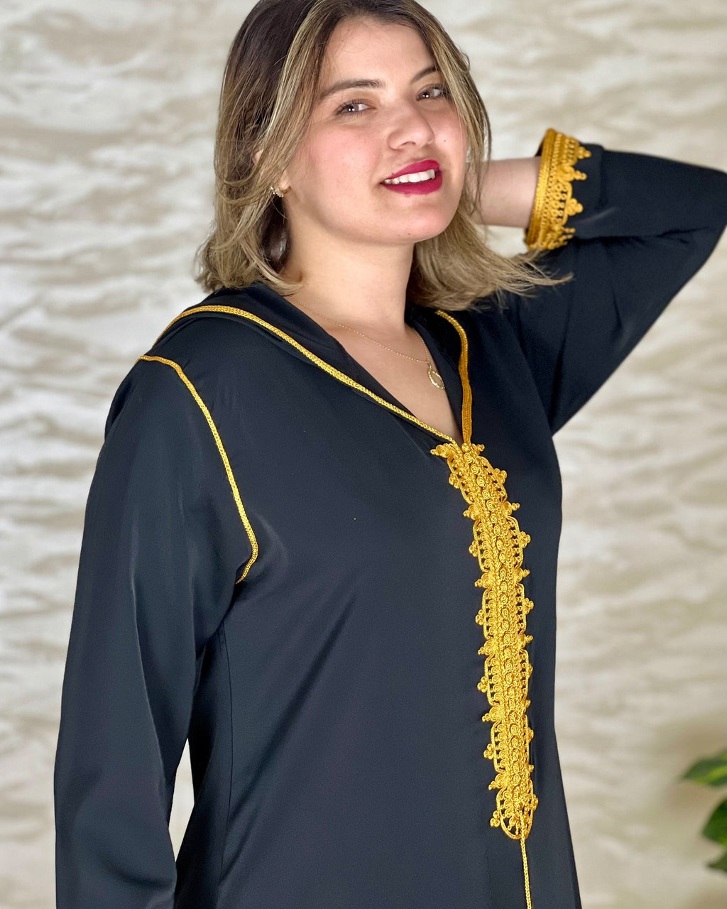 Djellaba marocaine en crêpe Rosa à broderies – Modèle S – Vue 2