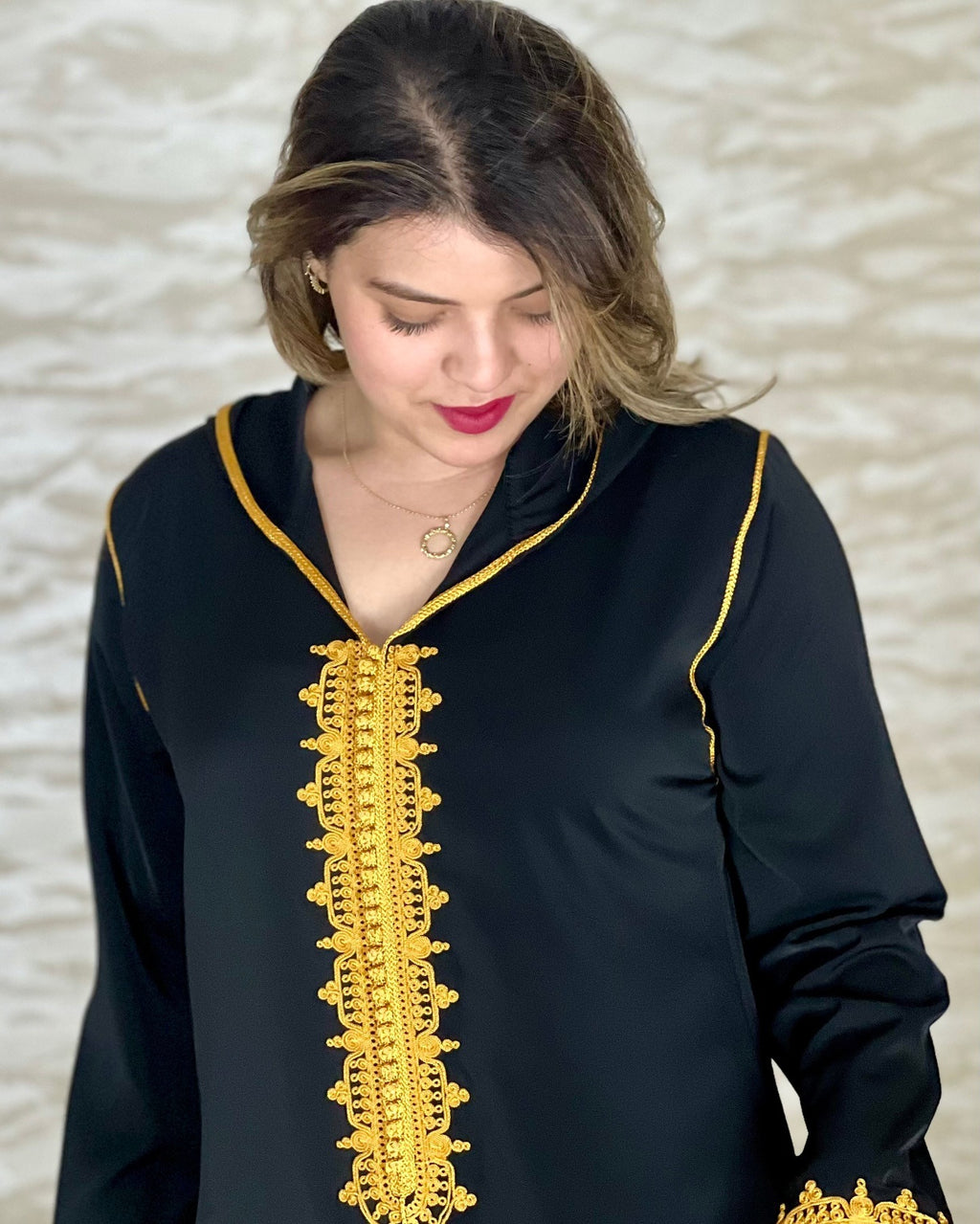 Djellaba marocaine en crêpe Rosa à broderies – Modèle S – Vue 4