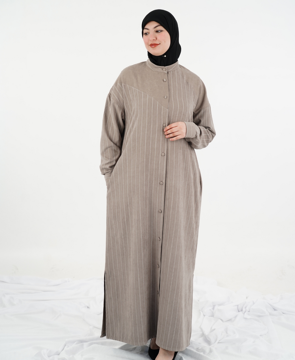 Robe longue à fines rayures et col montant — Anthracite