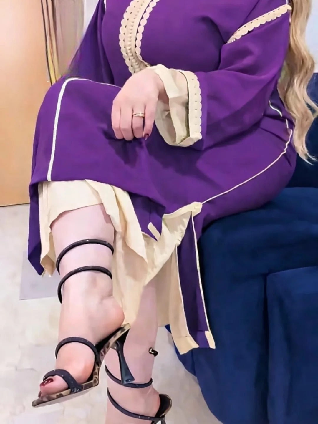 Ensemble djellaba et caftan brodés en crêpe et mousseline – Vue 15