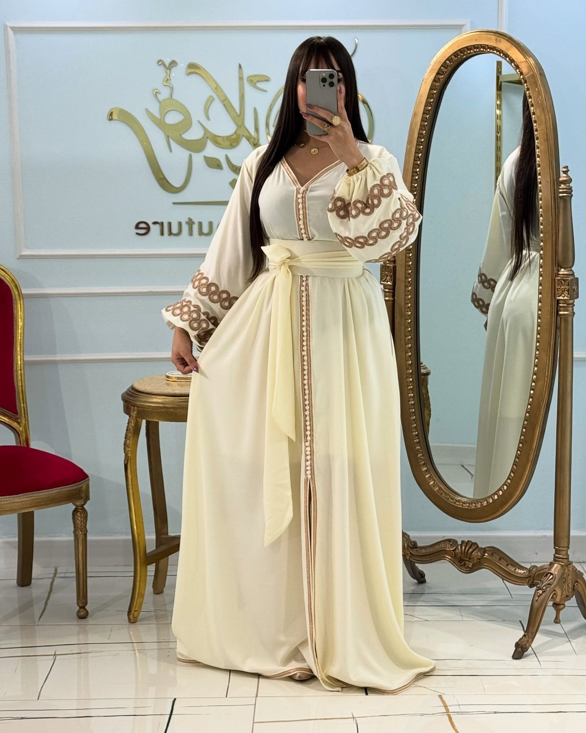 Caftan en crêpe Rosa à sfifa et aakad avec ceinture – Vue 3