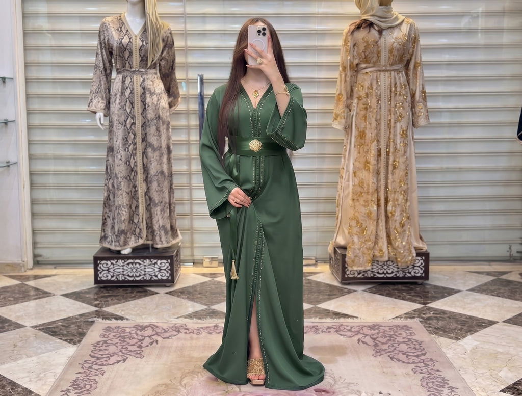 Caftan Hmaoui perlé en crêpe de soie avec ceinture à broche – Vue 3