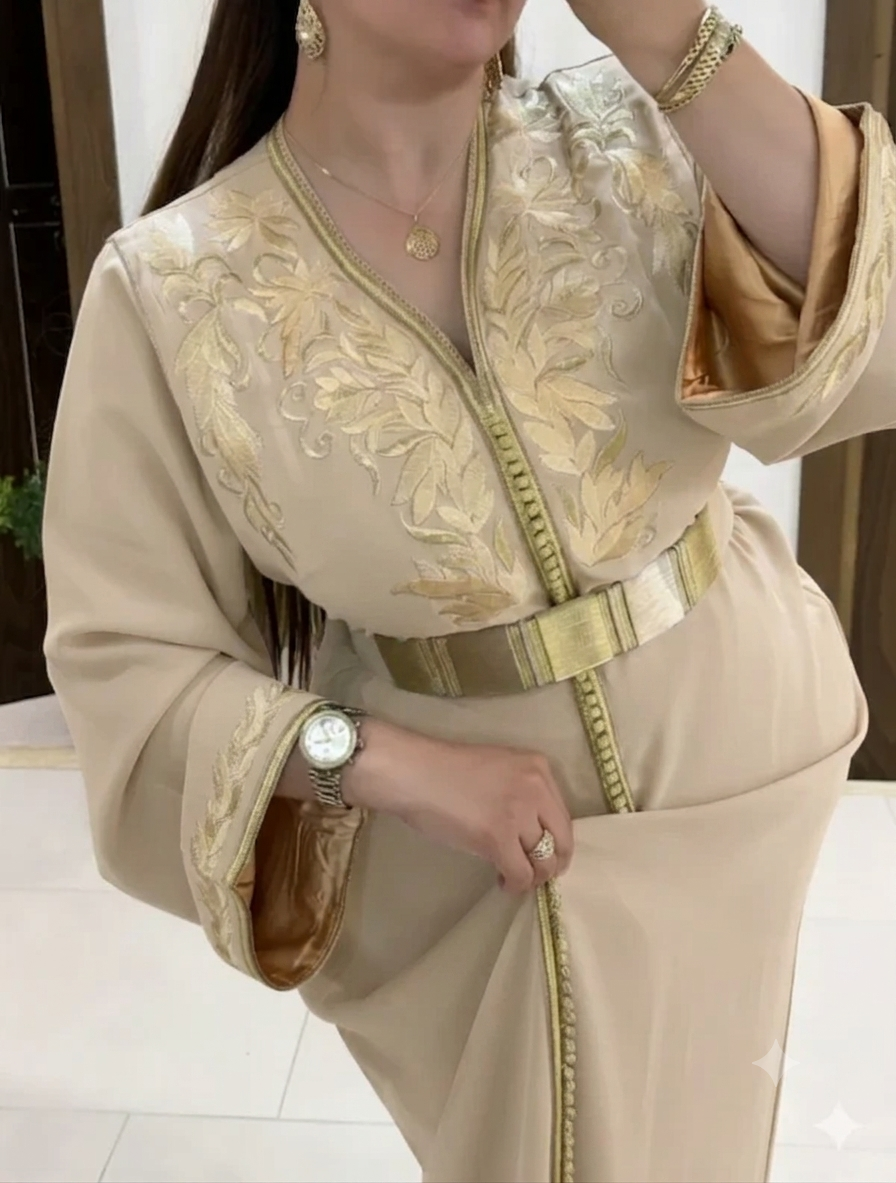 Caftan en crêpe Rosa à broderies rbaties florales – Vue 7