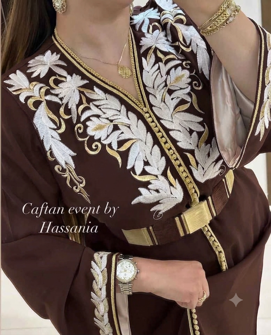 Caftan en crêpe Rosa à broderies rbaties florales – Vue 8