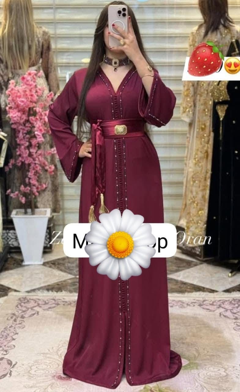 Caftan Hmaoui perlé en crêpe de soie avec ceinture à broche – Vue 6
