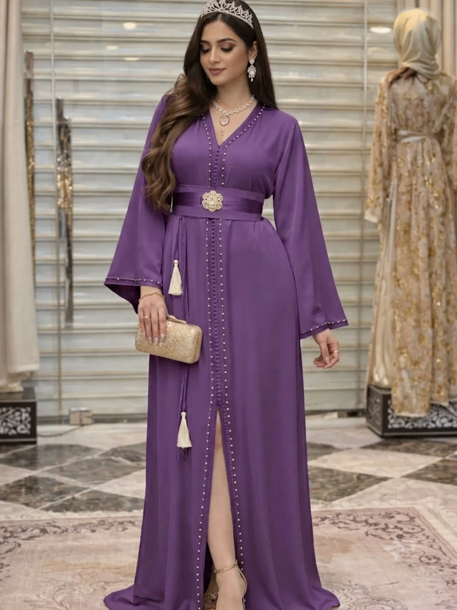 Caftan Hmaoui perlé en crêpe de soie avec ceinture à broche – Vue 10