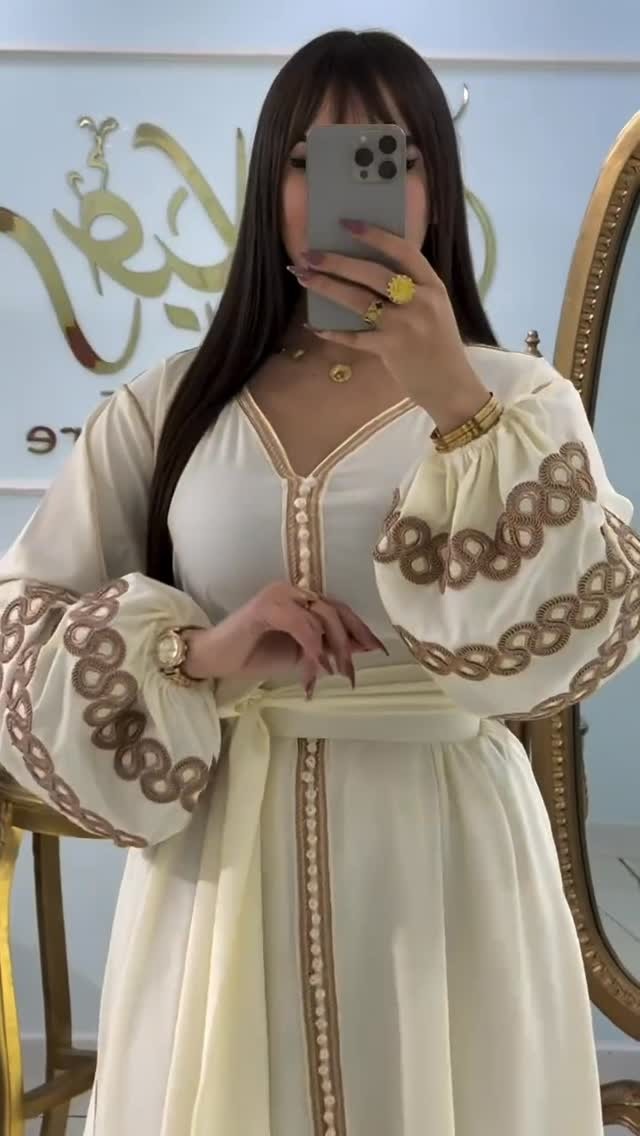 Caftan en crêpe Rosa à sfifa et aakad avec ceinture – Vue 8