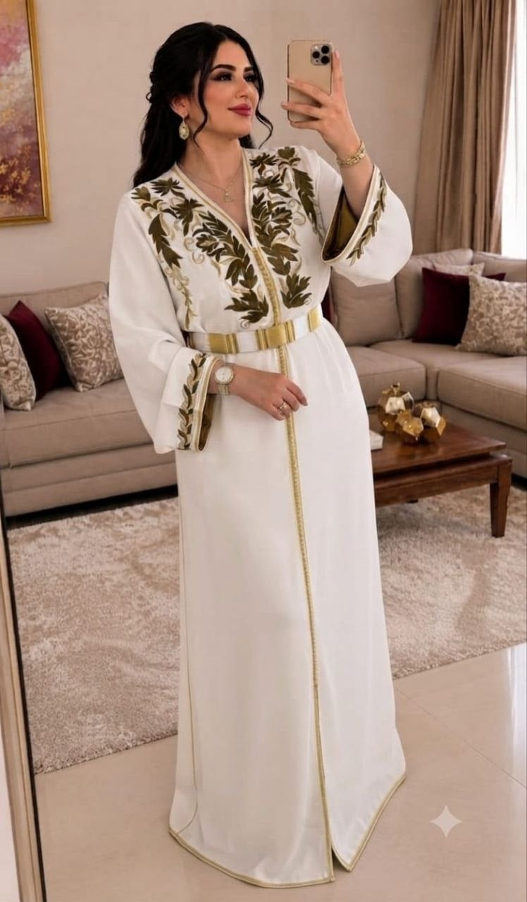 Caftan en crêpe Rosa à broderies rbaties florales – Vue 19