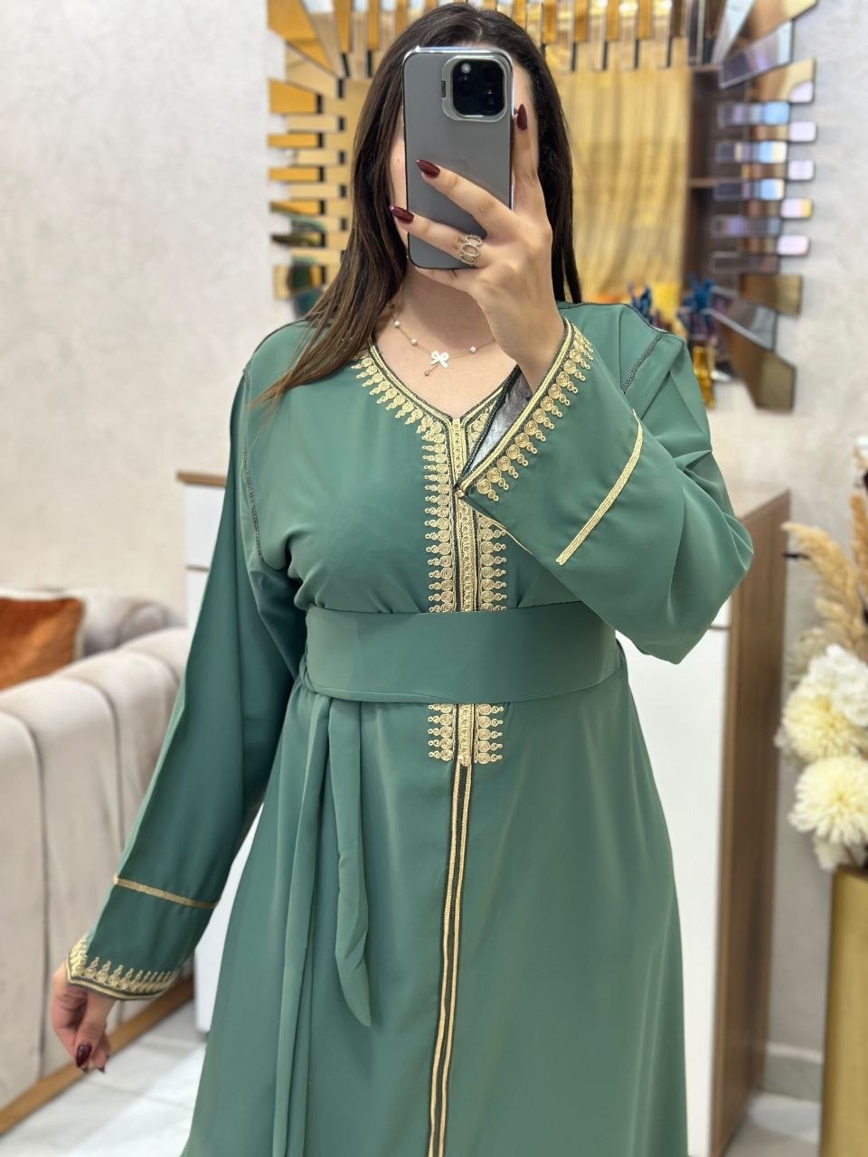 Caftan en crêpe de soie avec ceinture – Finitions élégantes – Vue 13