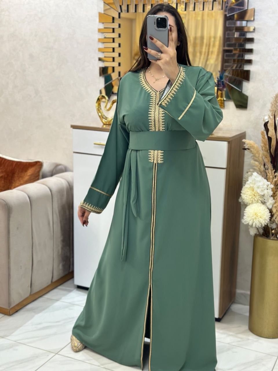 Caftan en crêpe de soie avec ceinture – Finitions élégantes – Vue 12