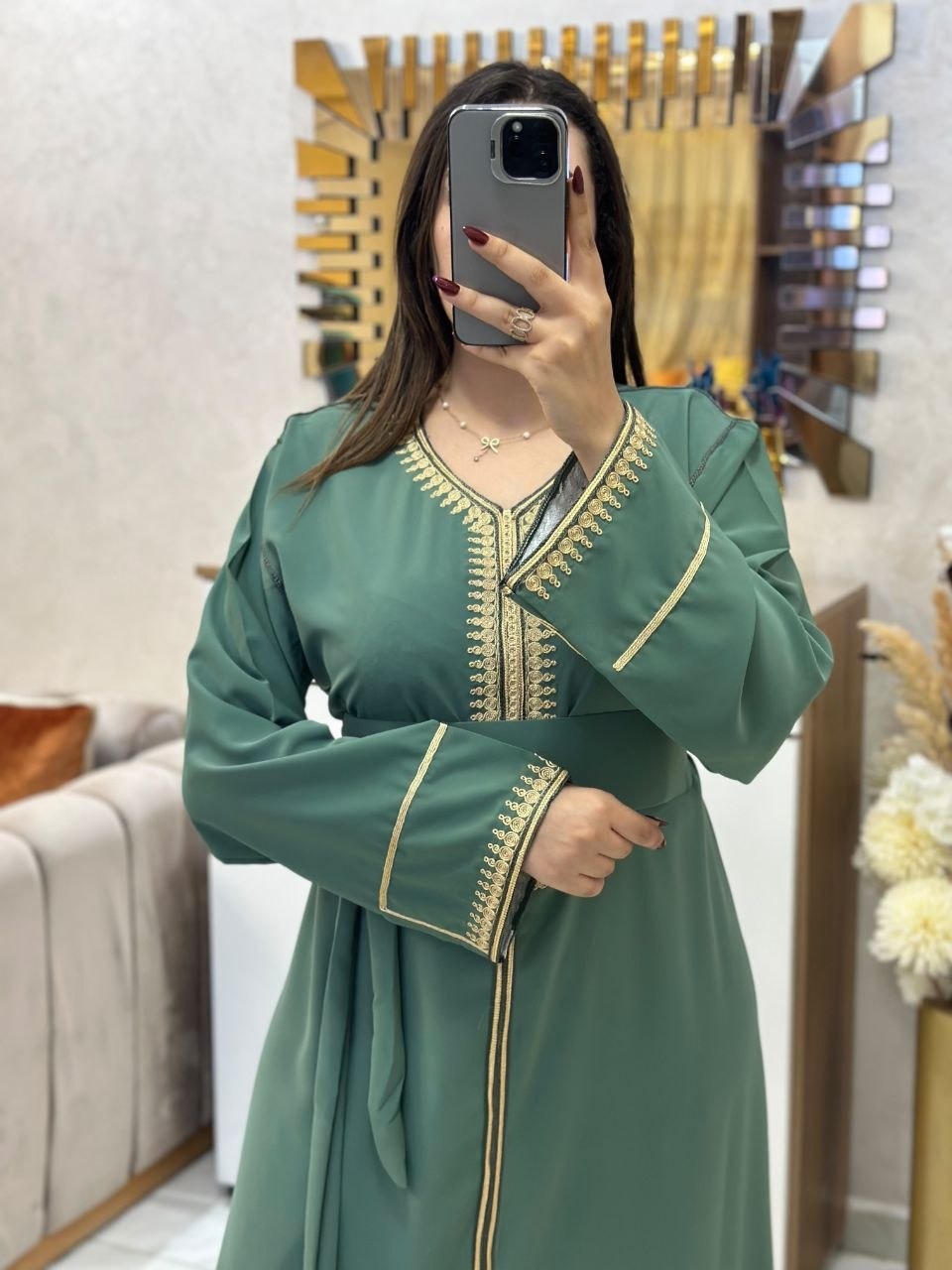 Caftan en crêpe de soie avec ceinture – Finitions élégantes – Vue 10