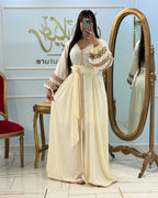 Caftan en crêpe Rosa à sfifa et aakad avec ceinture – Vue 12
