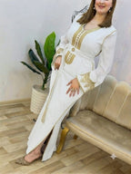 Caftan en crêpe de soie à broderie rbatie avec ceinture – Vue 12