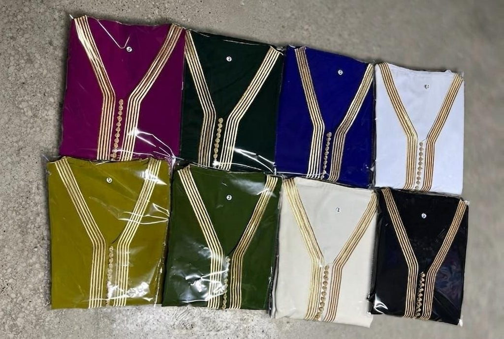 Caftan en crêpe de soie à broderie rbatie avec ceinture – Vue 15