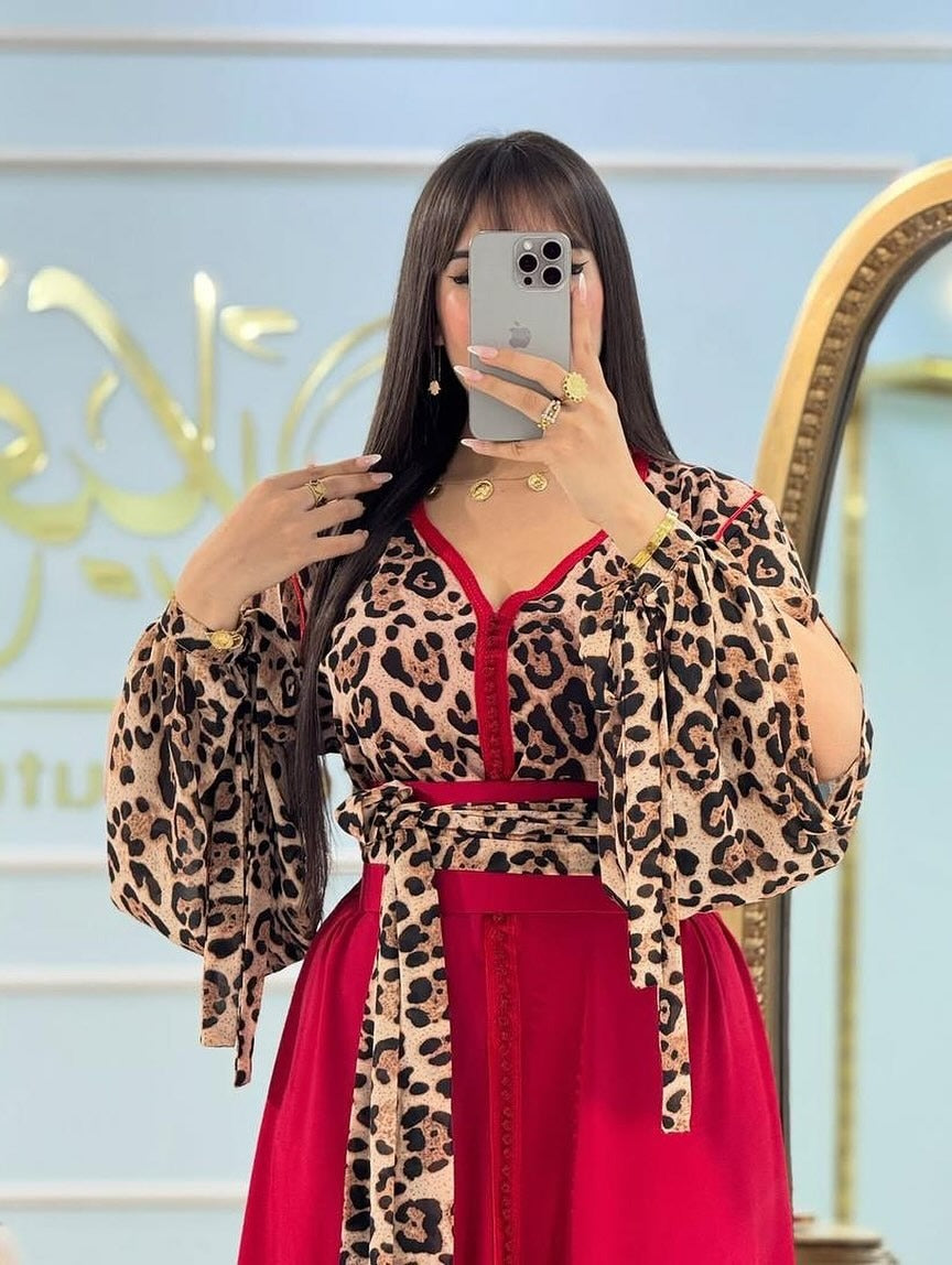 Caftan imprimé léopard en crêpe Rosa avec ceinture – Vue 1