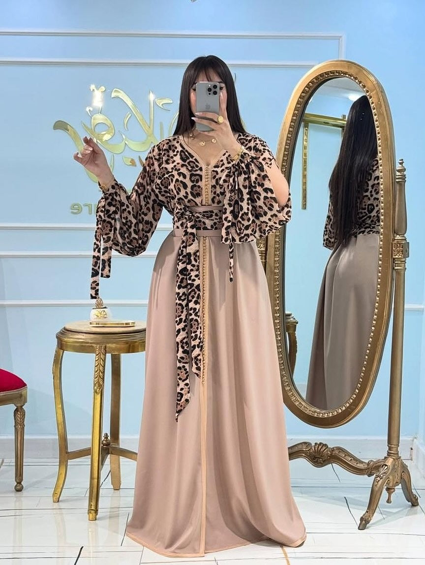 Caftan imprimé léopard en crêpe Rosa avec ceinture – Vue 6