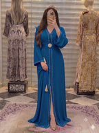 Caftan Hmaoui perlé en crêpe de soie avec ceinture à broche – Vue 12