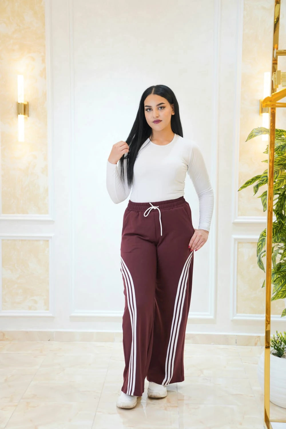 Pantalon femme large à bandes latérales contrastées — Bordeaux