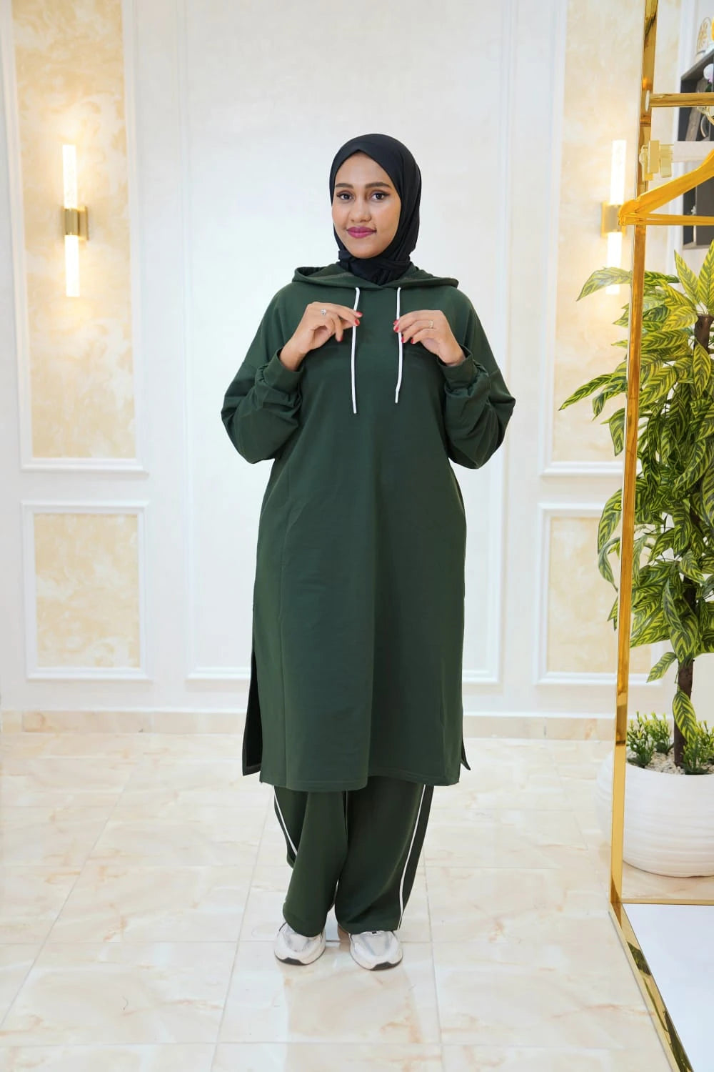 Ensemble femme à tunique longue à capuche et bandes latérales — Vert foncé