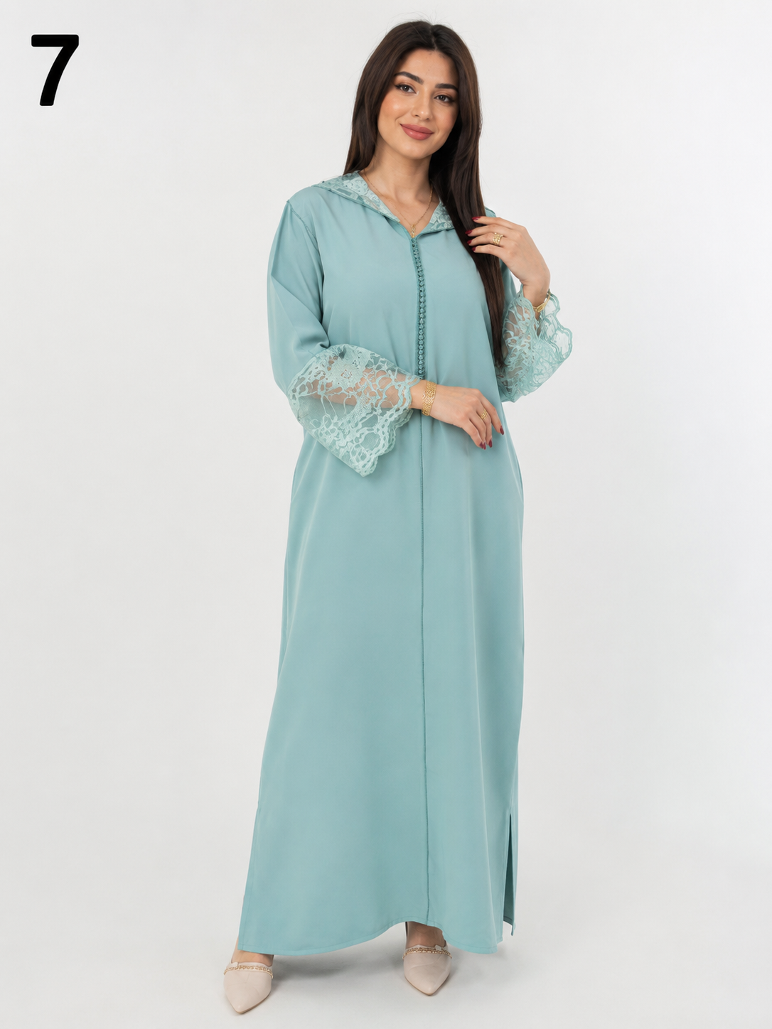 Djellaba Femme Évasée Moderne en Crêpe Soie – Broderie Chbika aux Manches et Col avec Aakad | Tailles L, XL, XXL