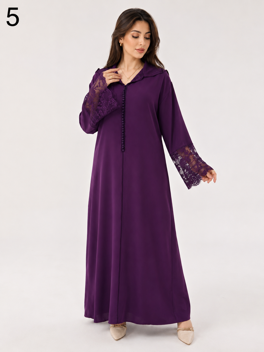 Djellaba Femme Évasée Moderne en Crêpe Soie – Broderie Chbika aux Manches et Col avec Aakad | Tailles L, XL, XXL