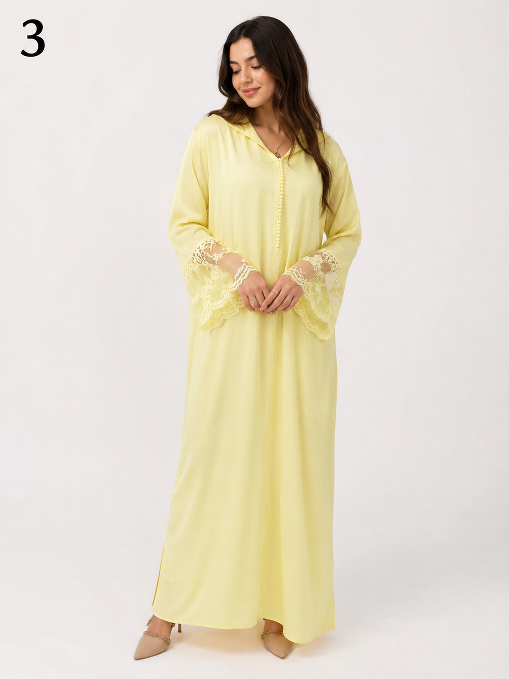 Djellaba Femme Évasée Moderne en Crêpe Soie – Broderie Chbika aux Manches et Col avec Aakad | Tailles L, XL, XXL