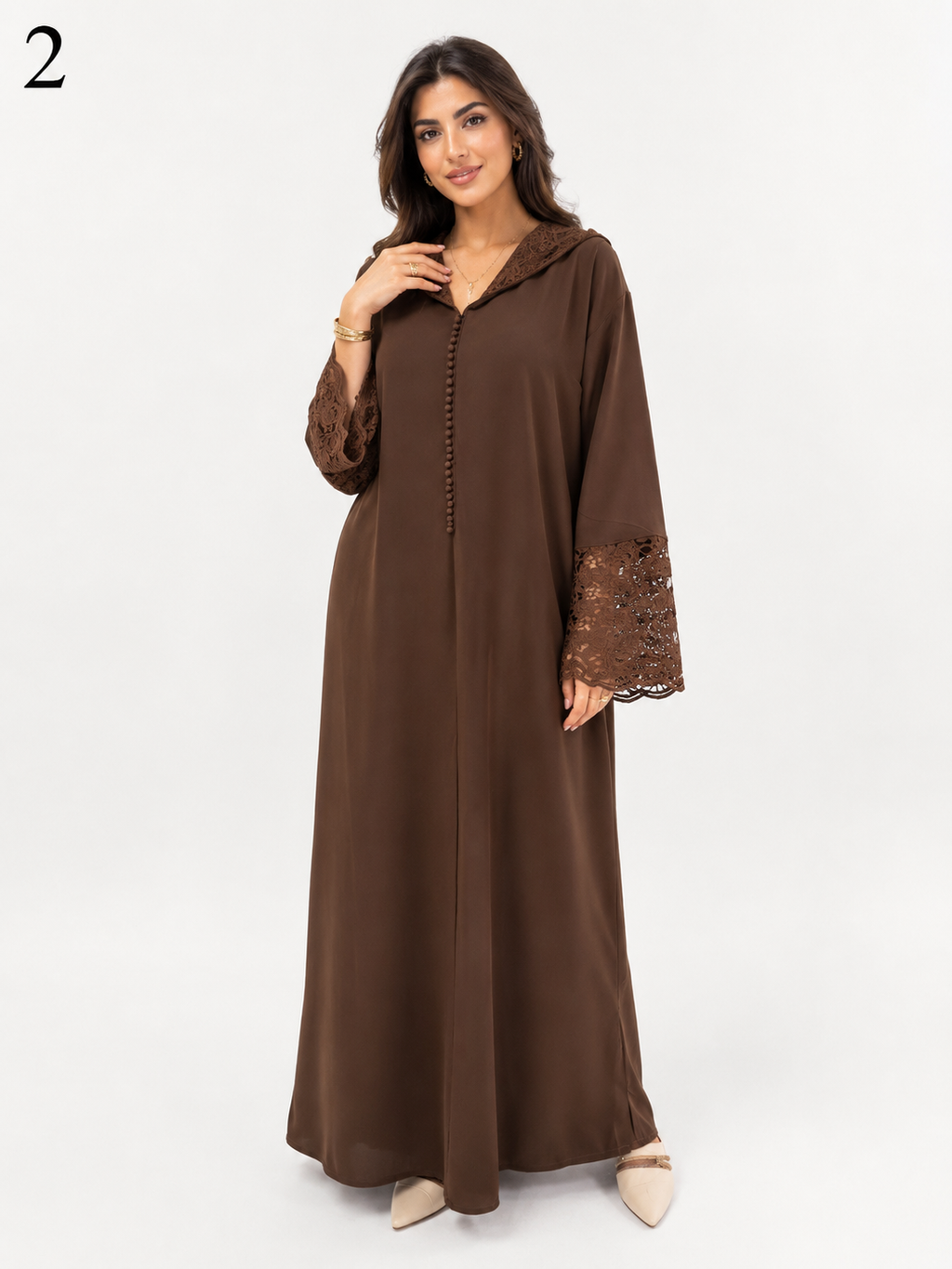 Djellaba Femme Évasée Moderne en Crêpe Soie – Broderie Chbika aux Manches et Col avec Aakad | Tailles L, XL, XXL
