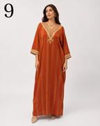 Caftan Marocain Femme en Crêpe Jawhara 100% Soie Imprimée – Broderie Élégante au Col et Manches | Tailles M à XXL