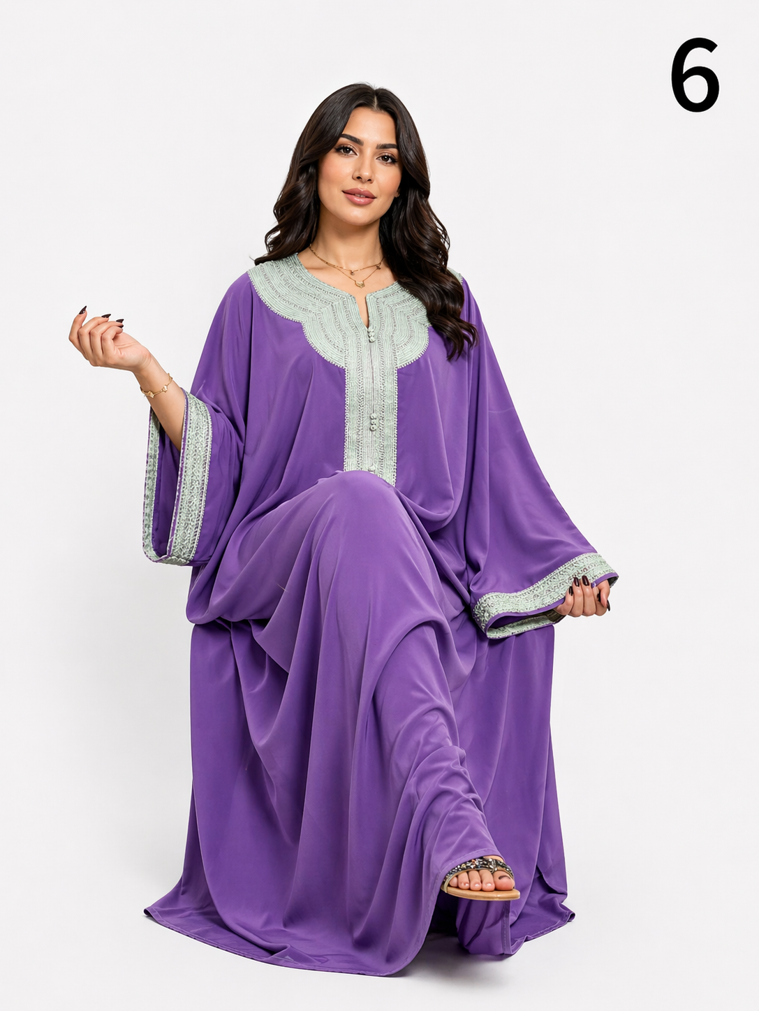 Caftan Marocain Élégant Femme – Gandoura Chic en Crêpe de Soie, Robe Traditionnelle Moderne Large et Confortable | قندورة مغربية راقية – ثوب كريب دو سوا أنيق واسع للمناسبات والخروج اليومي