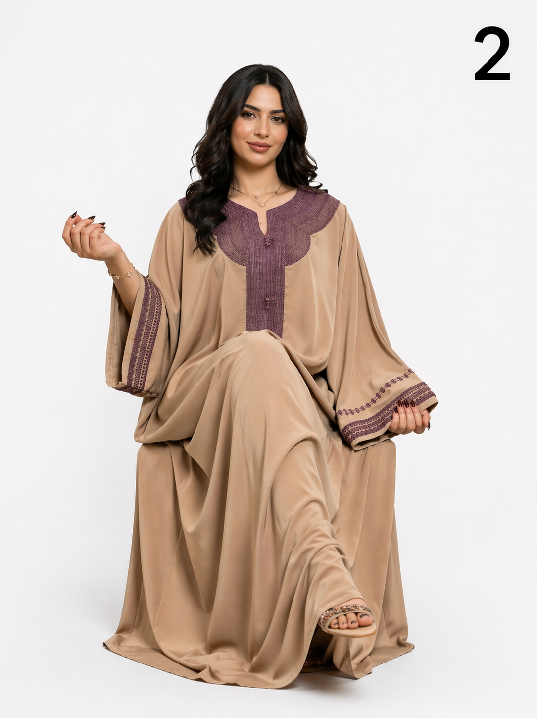 Caftan Marocain Élégant Femme – Gandoura Chic en Crêpe de Soie, Robe Traditionnelle Moderne Large et Confortable | قندورة مغربية راقية – ثوب كريب دو سوا أنيق واسع للمناسبات والخروج اليومي