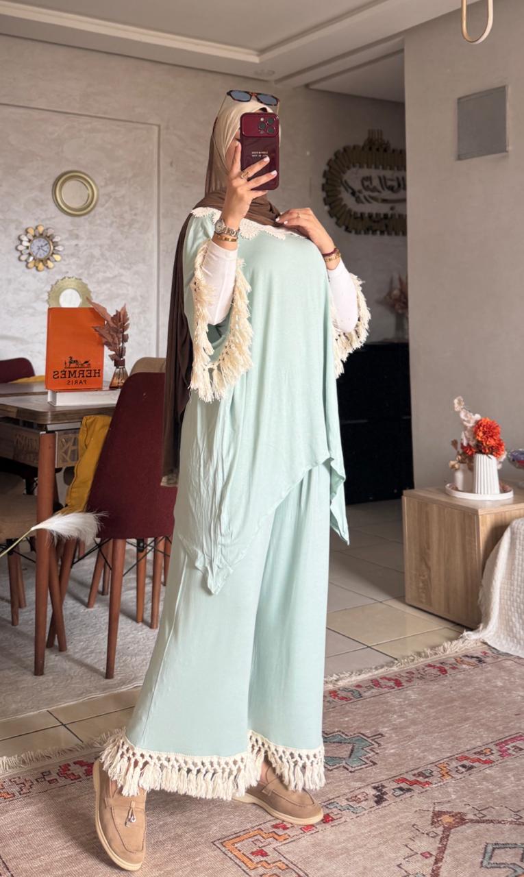 Ensemble femme en jersey à dentelle et pantalon large — Vert d’eau