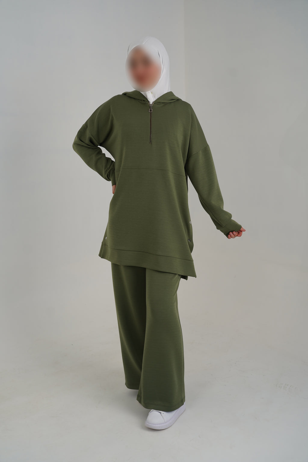 Ensemble femme à tunique demi-zippée à capuche et pantalon ample – Kaki