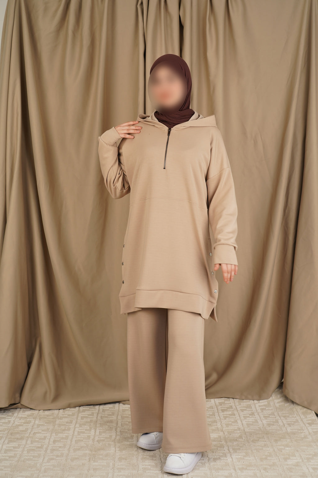 Ensemble femme à tunique demi-zippée à capuche et pantalon ample – Beige foncé