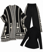 Ensemble maille trois pièces avec cape à motifs géométriques — Noir — photo studio