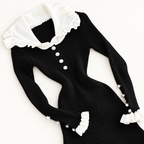 Robe côtelée à col blanc et poignets volantés — Noir — photo studio