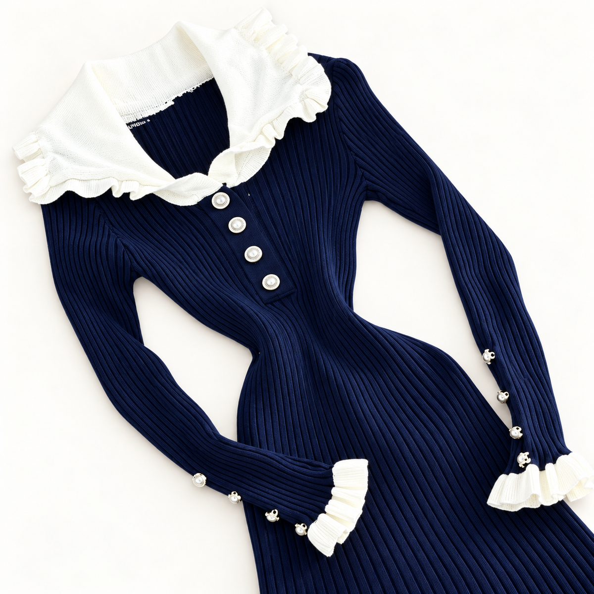 Robe côtelée à col blanc et poignets volantés — Bleu marine — photo studio