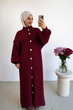 Robe-veste longue en maille à boutons dorés – Bordeaux