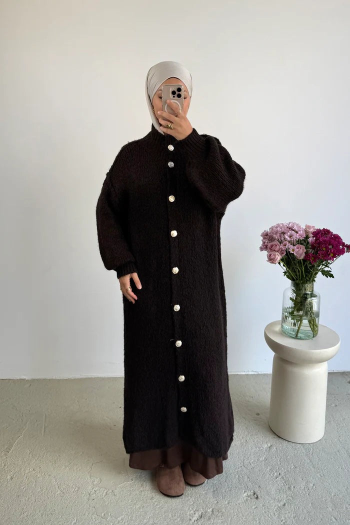 Robe-veste longue en maille à boutons dorés – Noir